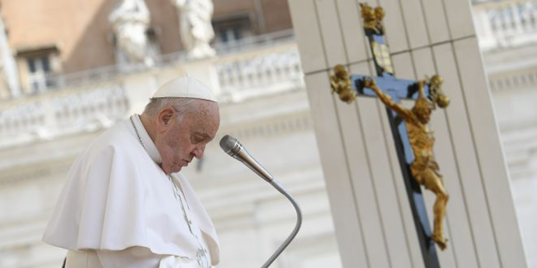 Pope’s Prayer Urges Political Leaders to be at the Service of People